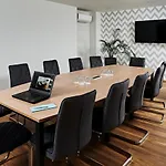 Otel Adalbert Szent Tamas Haz
